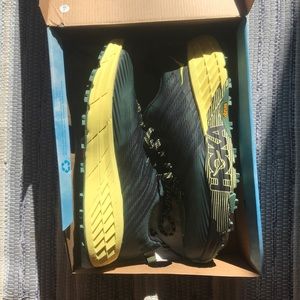 HOKA ONE ONE Speedgoats // MENS SIZE 10 / WMN 11.5